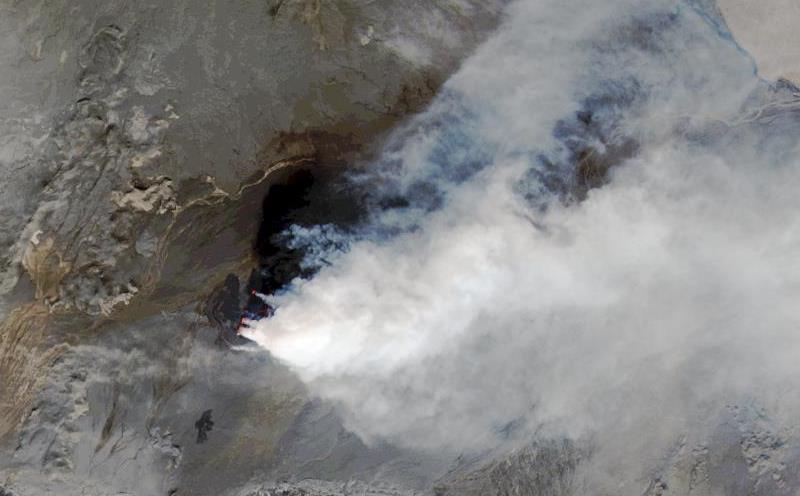 A close-up of the ash cloud and underlying lava. September 6, 2014. NASA/USGS.
